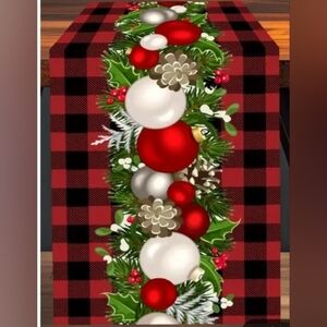 Buffalo with Holly Table Runner 13x72